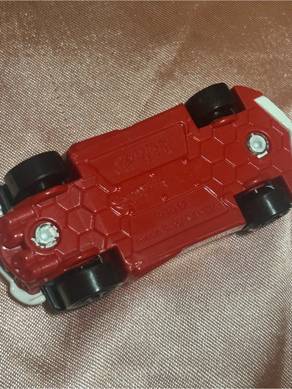 Hot Wheels Kick Kart White/Red Soccer Ball Theme Diecast Toy Car (BDD12)